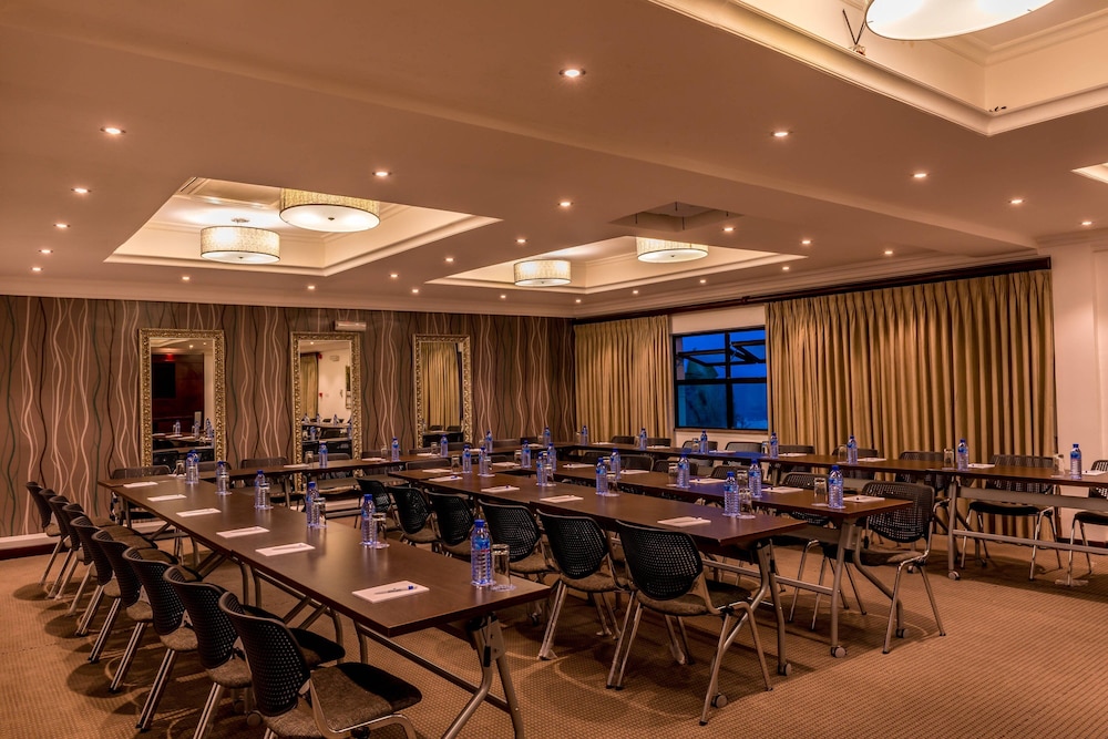 Protea Hotel By Marriott Lagos Kuramo Waters 63/71
