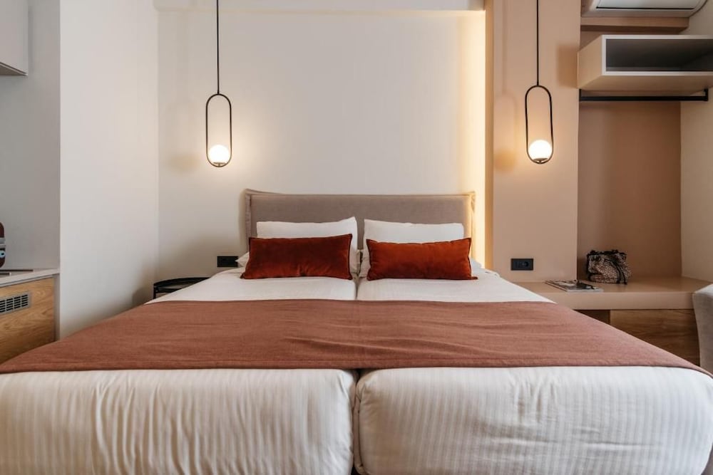 The City Hotel and Suites - Adults Only 13/61