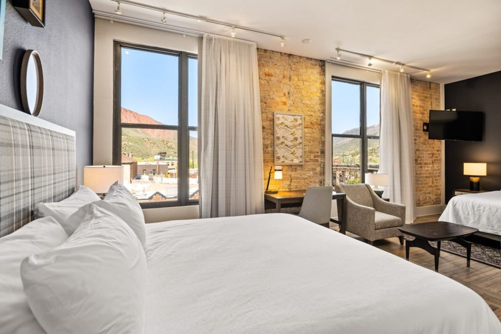 Room, Multiple Beds, Mountain View