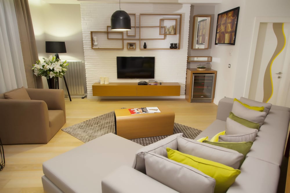 The Leos Residence 18/60