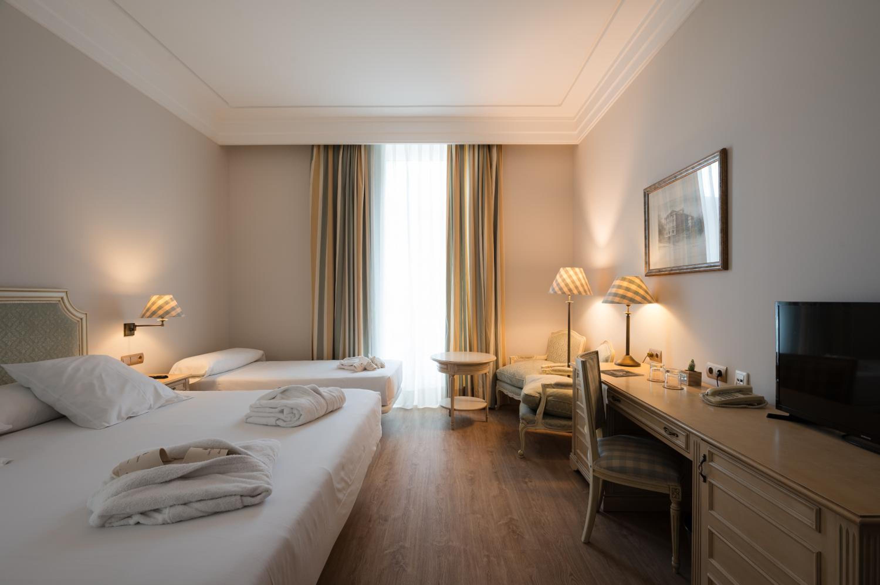 Room, Triple