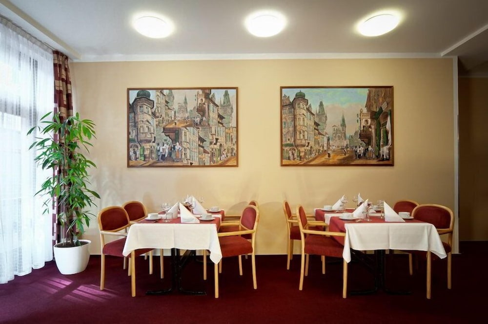 Hotel Globus 40/51