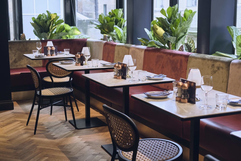Le Monde Hotel 33/50