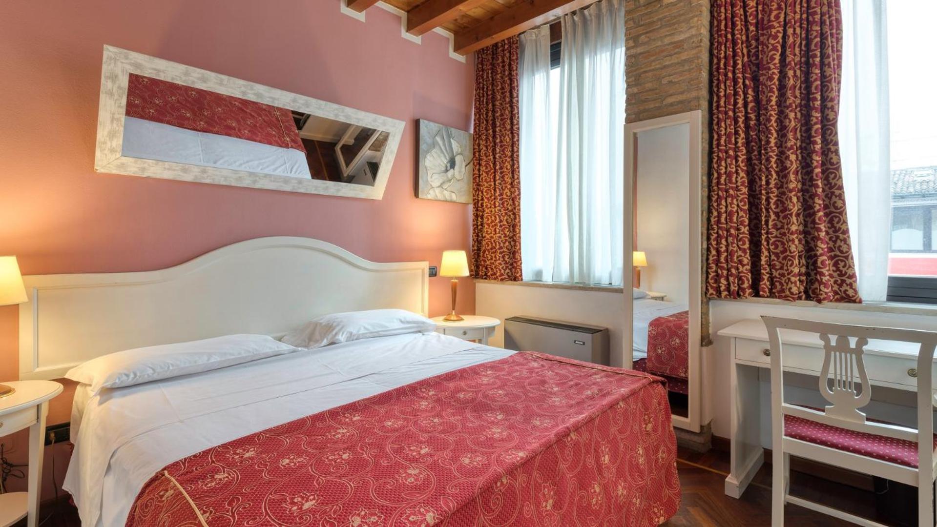 Room, Queen Bed