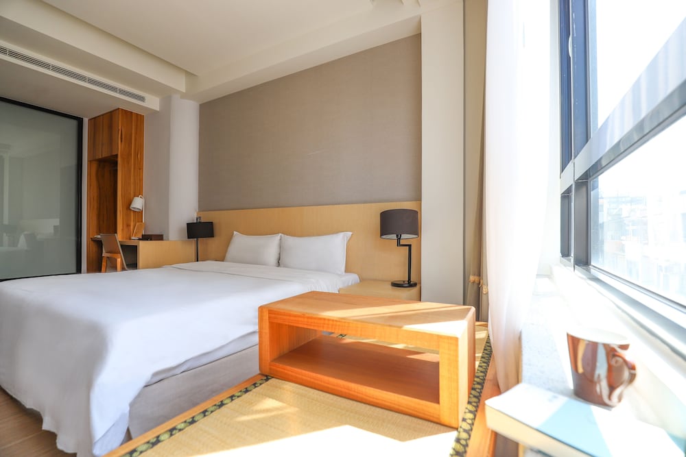 DELUXE, DOUBLE BED