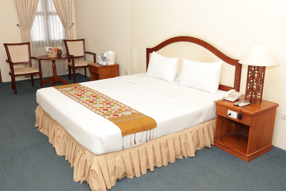 Champasak Palace Hotel 15/65