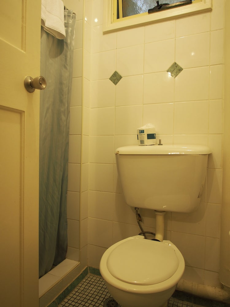 CENTRAL PRIVATE HOTEL 48/55