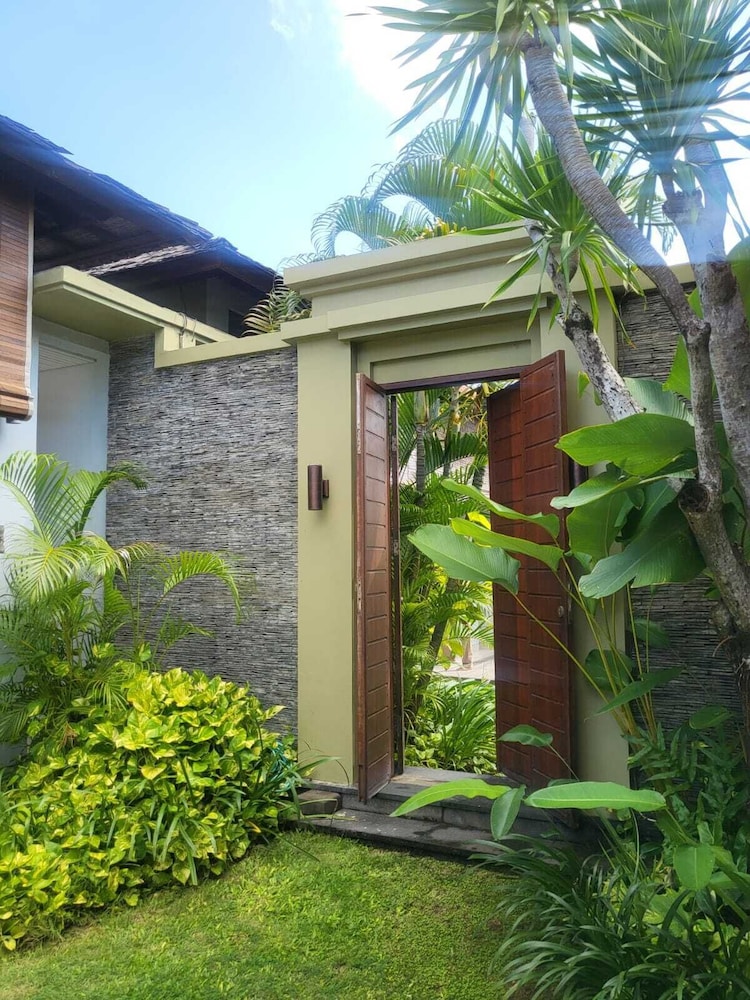 PRADHA VILLAS SEMINYAK 57/63