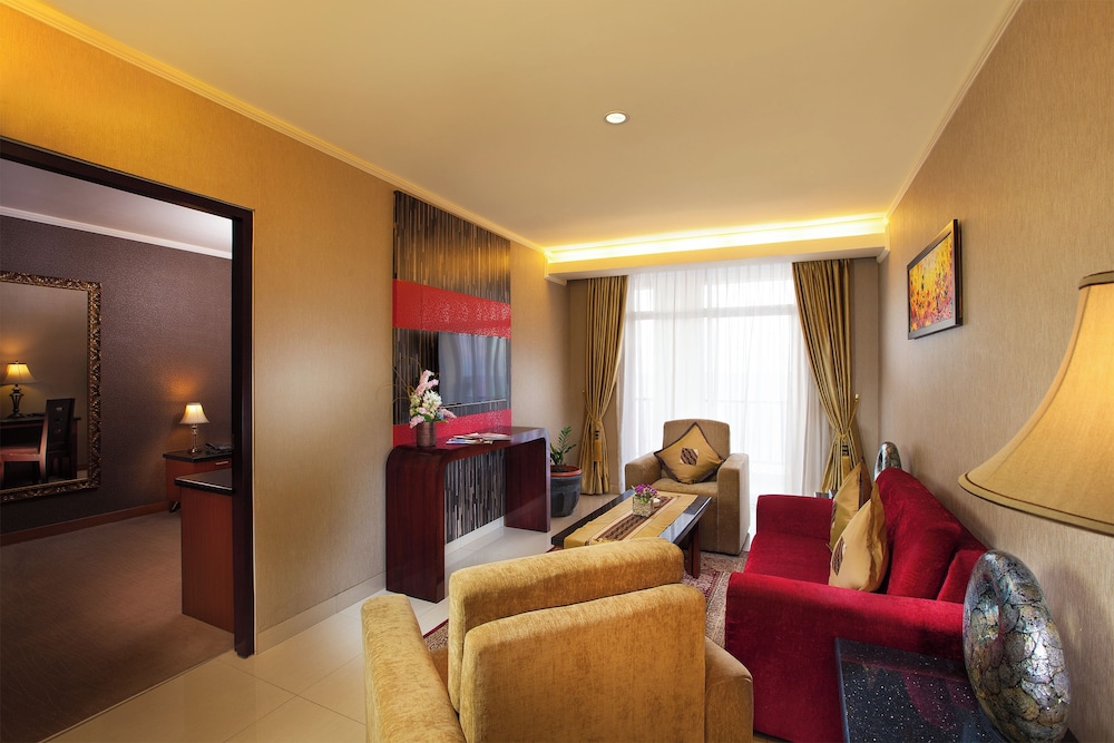 Lion Hotel And Plaza 32/40