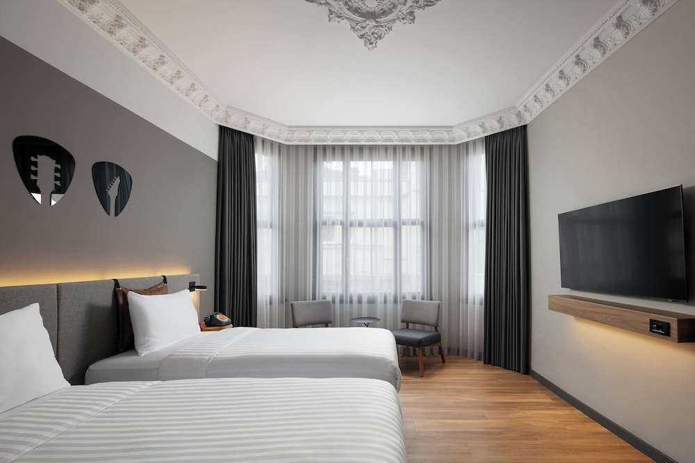 Moxy Istanbul Beyoglu 10/50