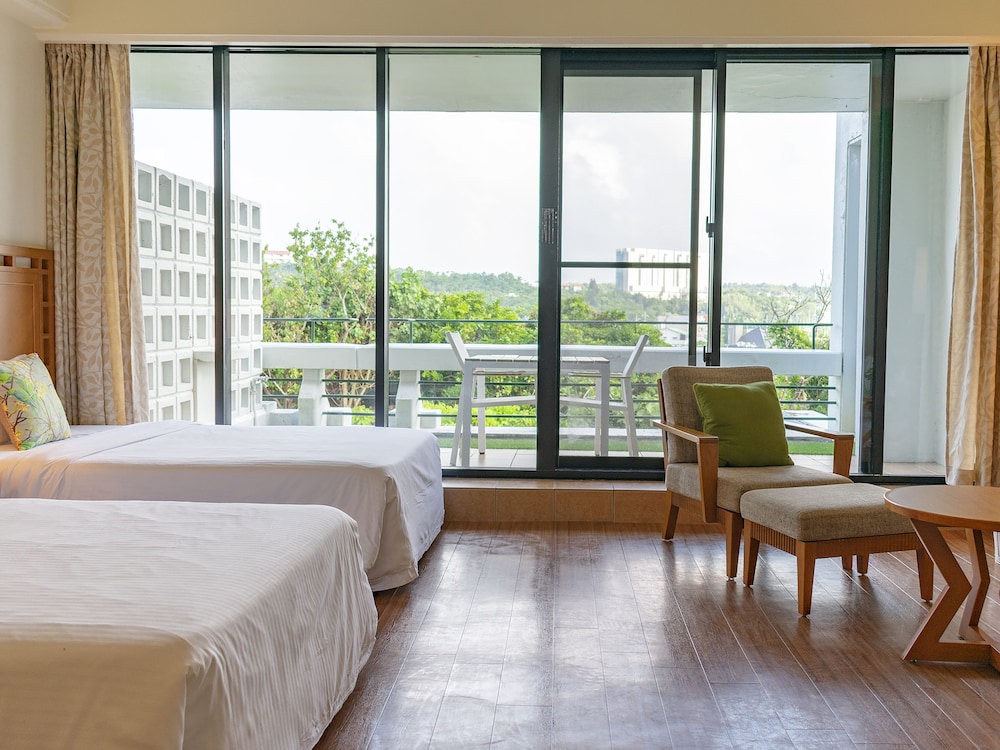 Hotel Moon Beach Okinawa 8/68