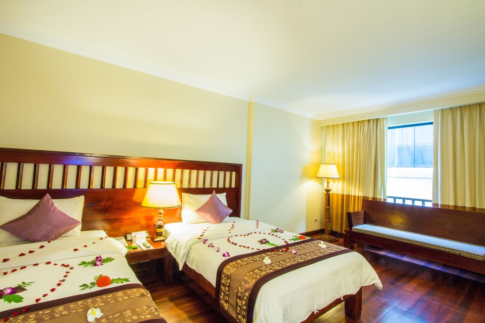 Royal Empire Hotel 13/50