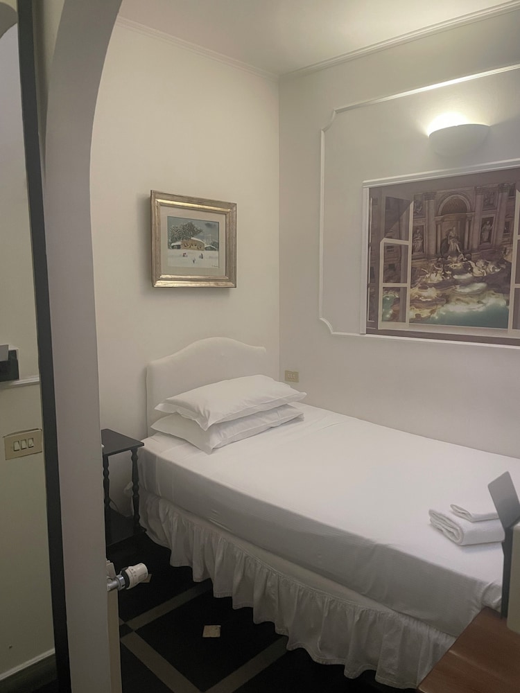 ROOM, SINGLE