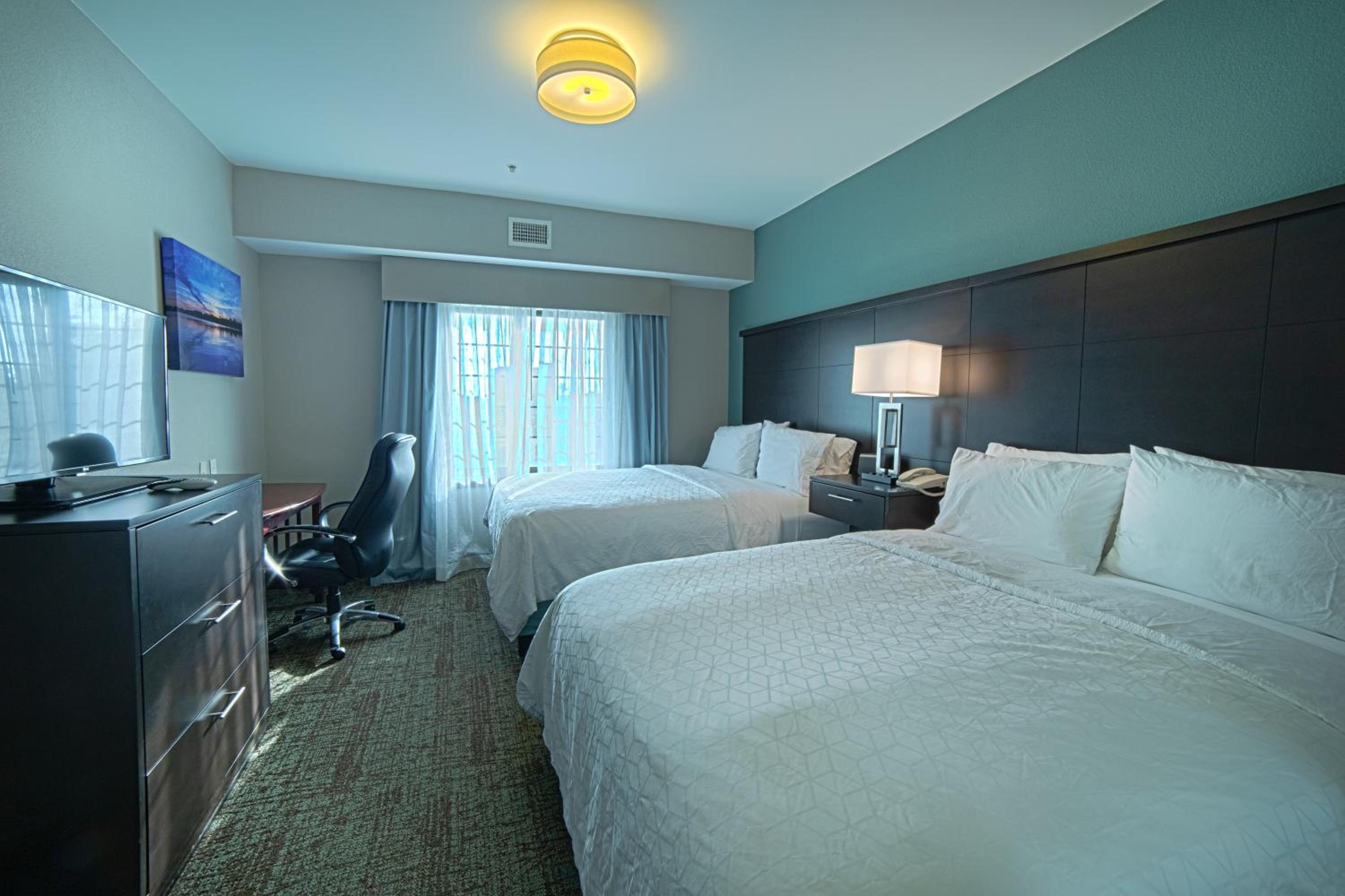 Studio, Queen Bed, Accessible