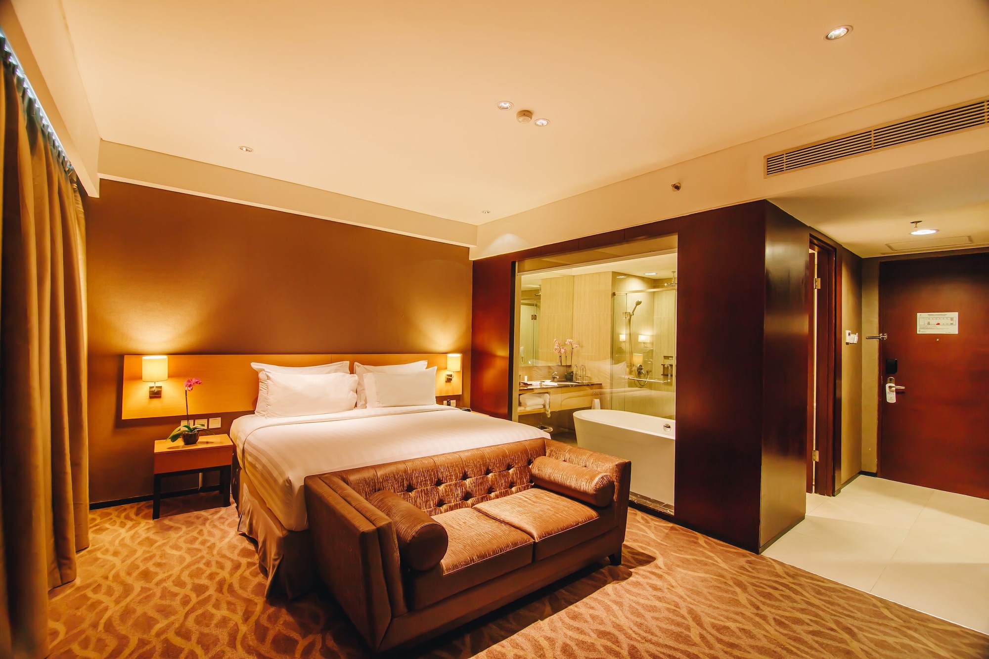 Ambassador, Club, King Bed