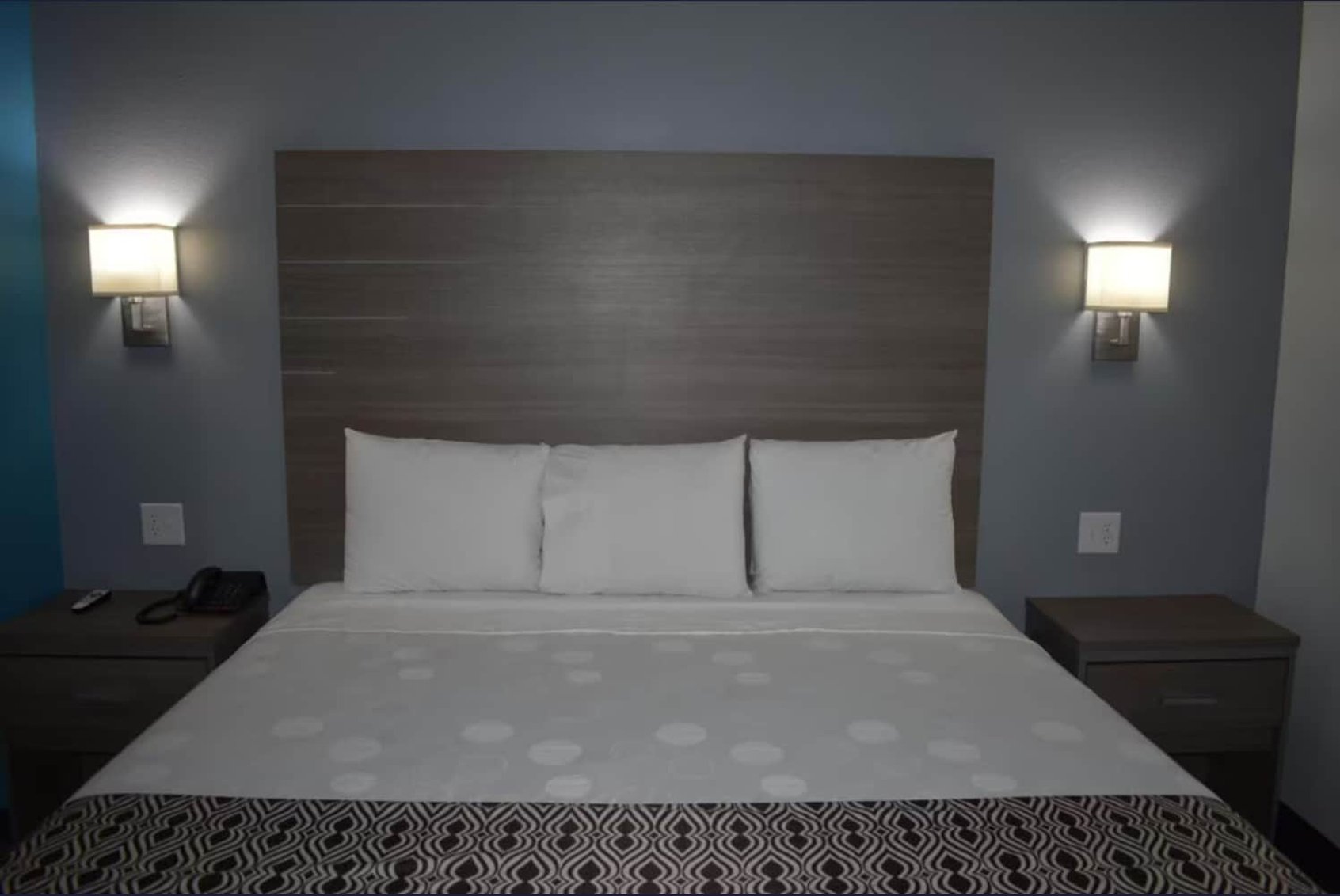Hotel Royale IAH Airport North Houston I-45 15/30