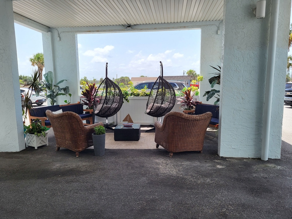Beachside Hotel 54/60