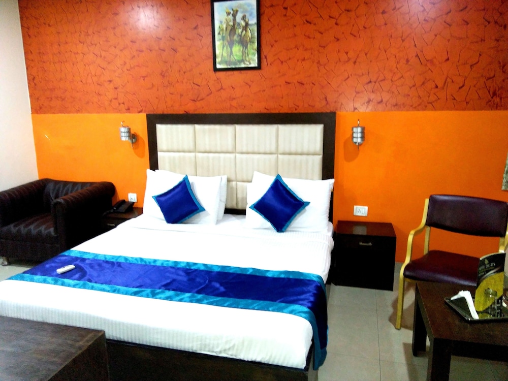 Hotel The RTS, New Delhi 7/50