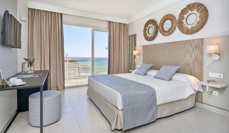Superior room side sea view