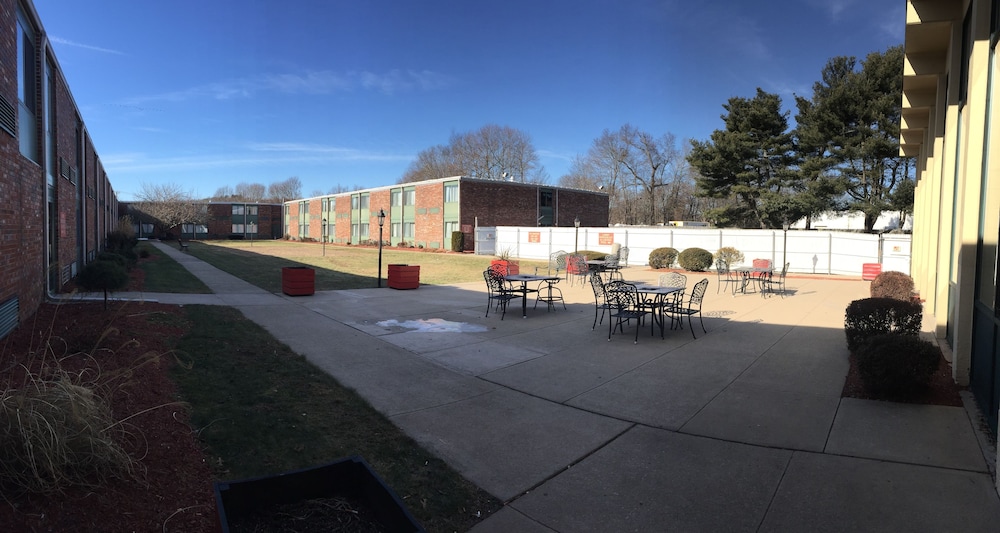 Mystic River Hotel & Suites 37/50