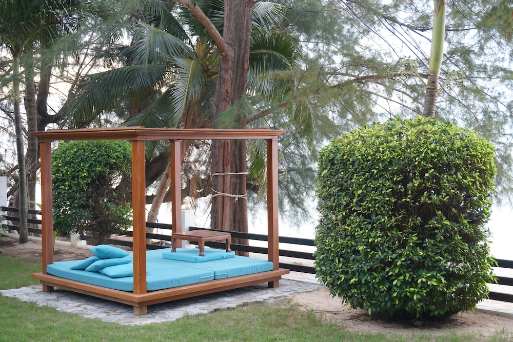 Emerald Sands Beach Villa 8/30
