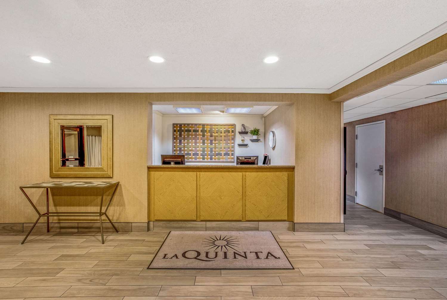 La Quinta Inn & Suites by Wyndham Des Moines West Clive 12/68