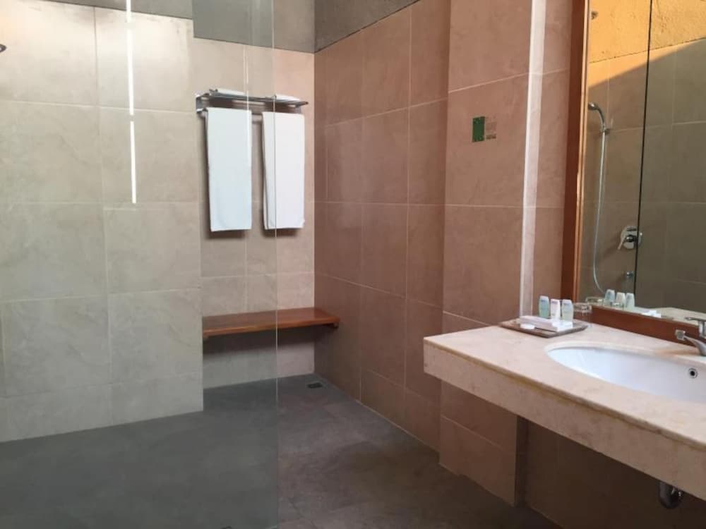 Luwansa Beach Resort 37/38
