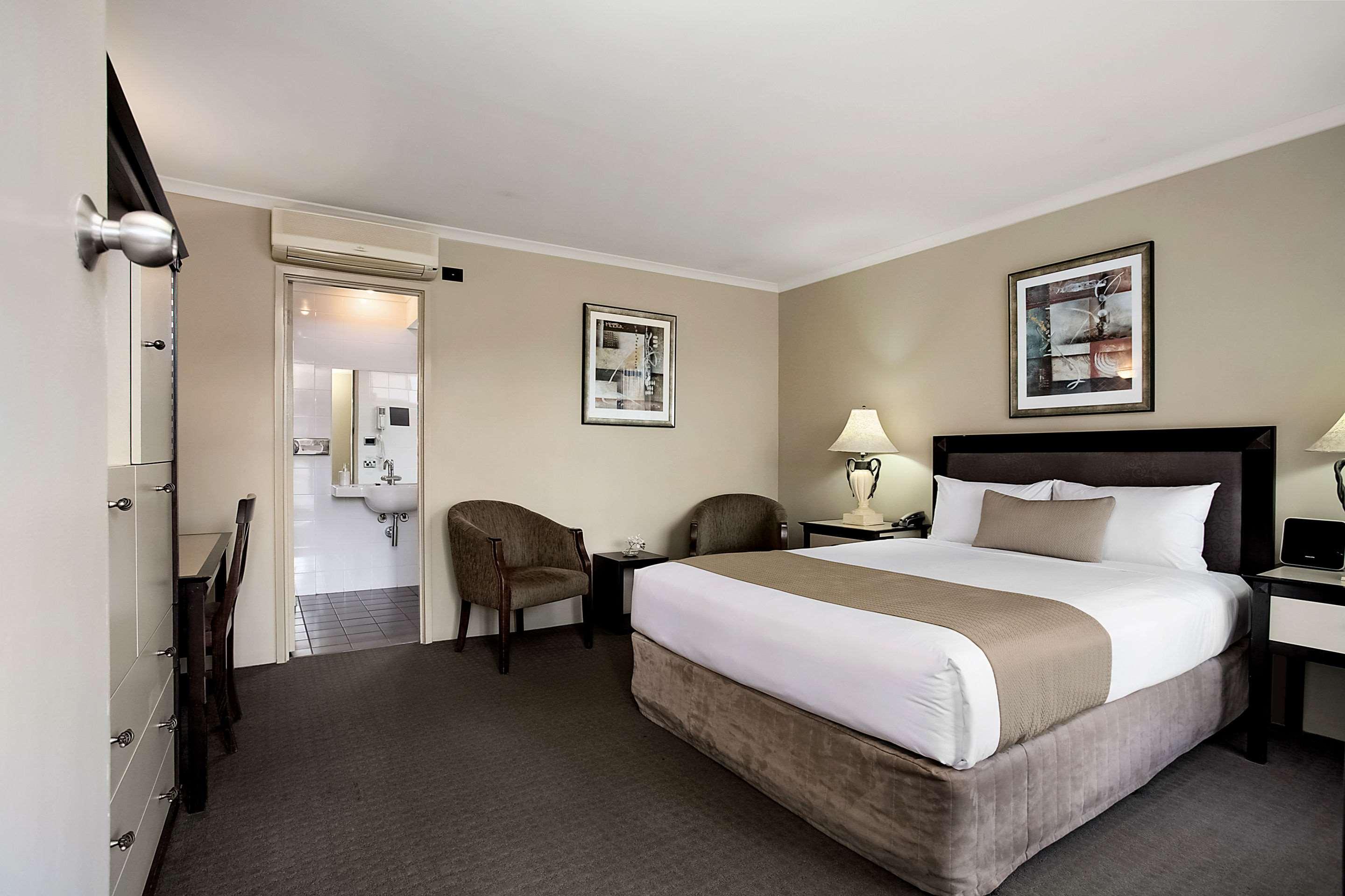 Suite, Queen Bed