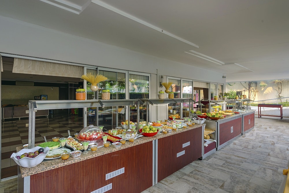 Akalia Suite Hotel and Spa 25/37