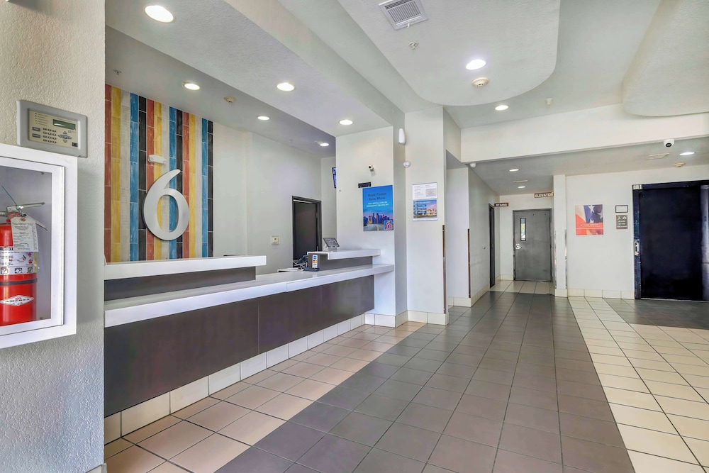 Lobby at Motel6 Cedar Park, TX, CEDAR PARK - TX
