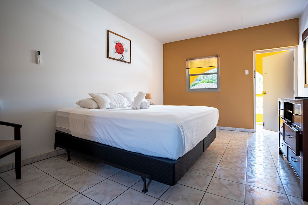 SUPERIOR, STUDIO, KING BED