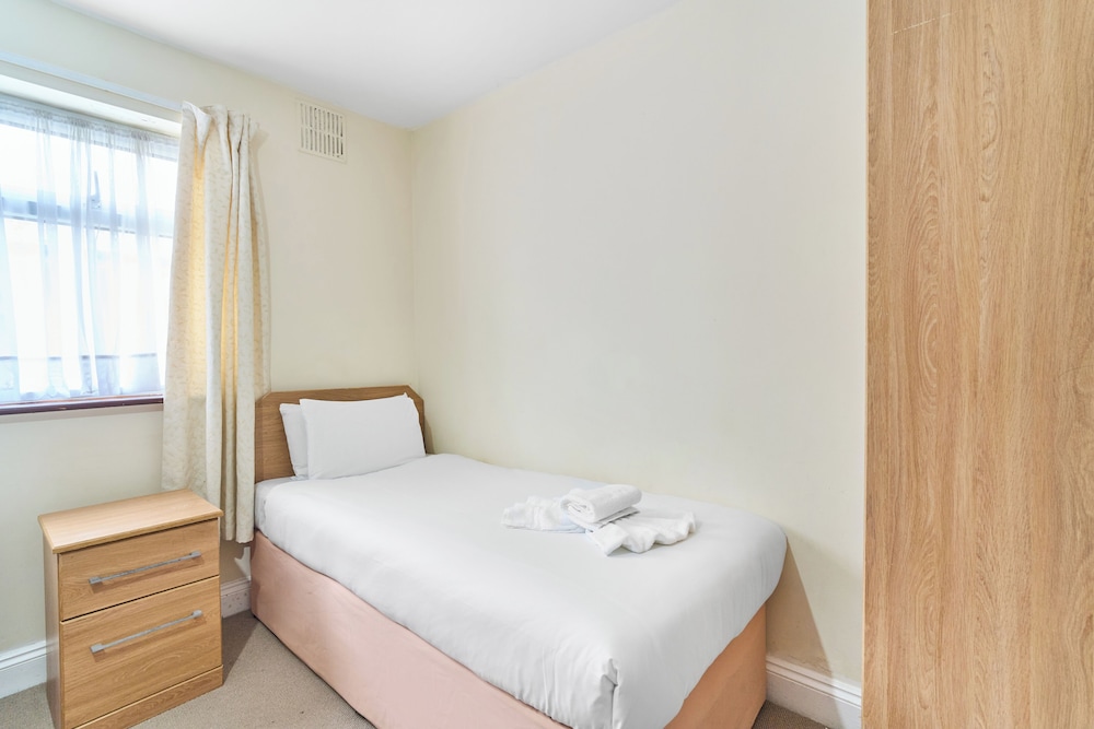 Woodlands Lodge Ilford 14/50