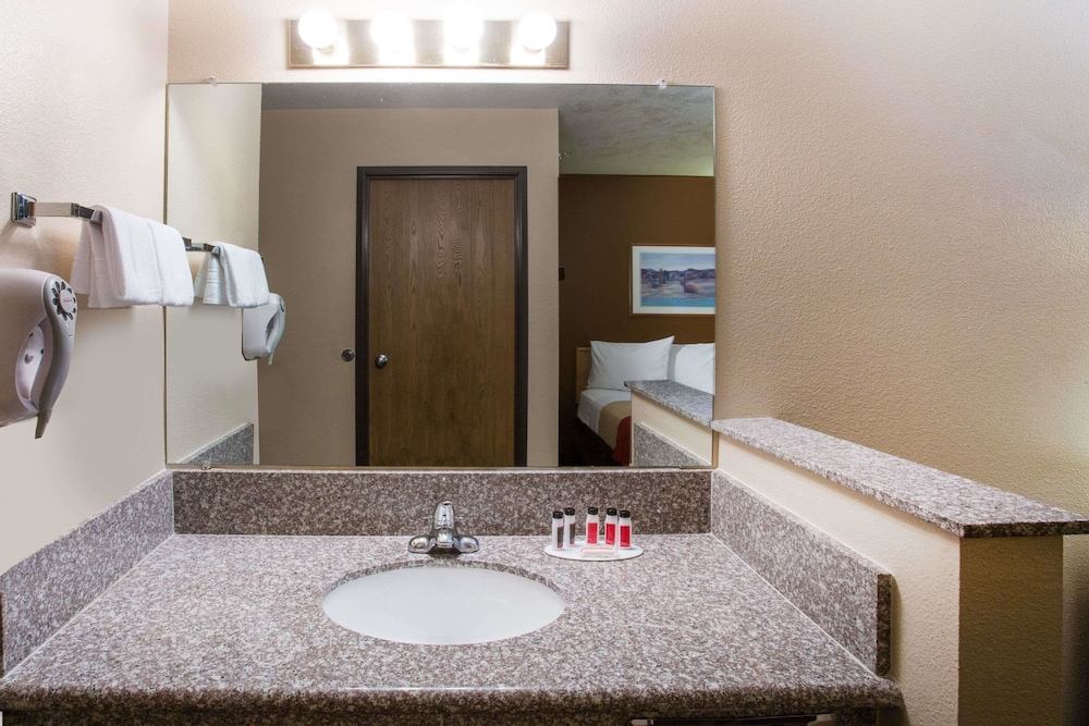 Days Inn by Wyndham Hurricane/Zion National Park Area 19/29