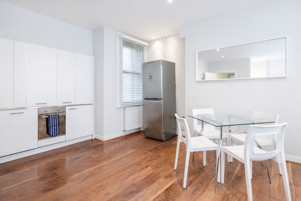 Roomspace Apartments Sterling House 8/24