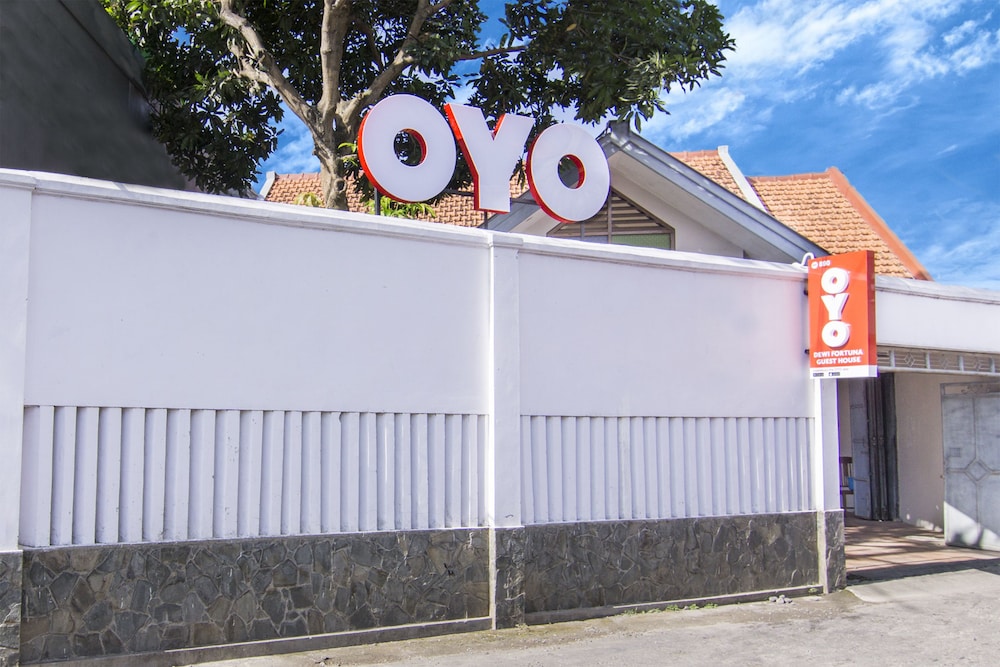 OYO 890 Dewi Fortuna Guest House 22/26