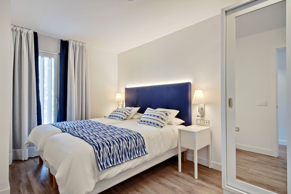 Carihuela Suites 8/31