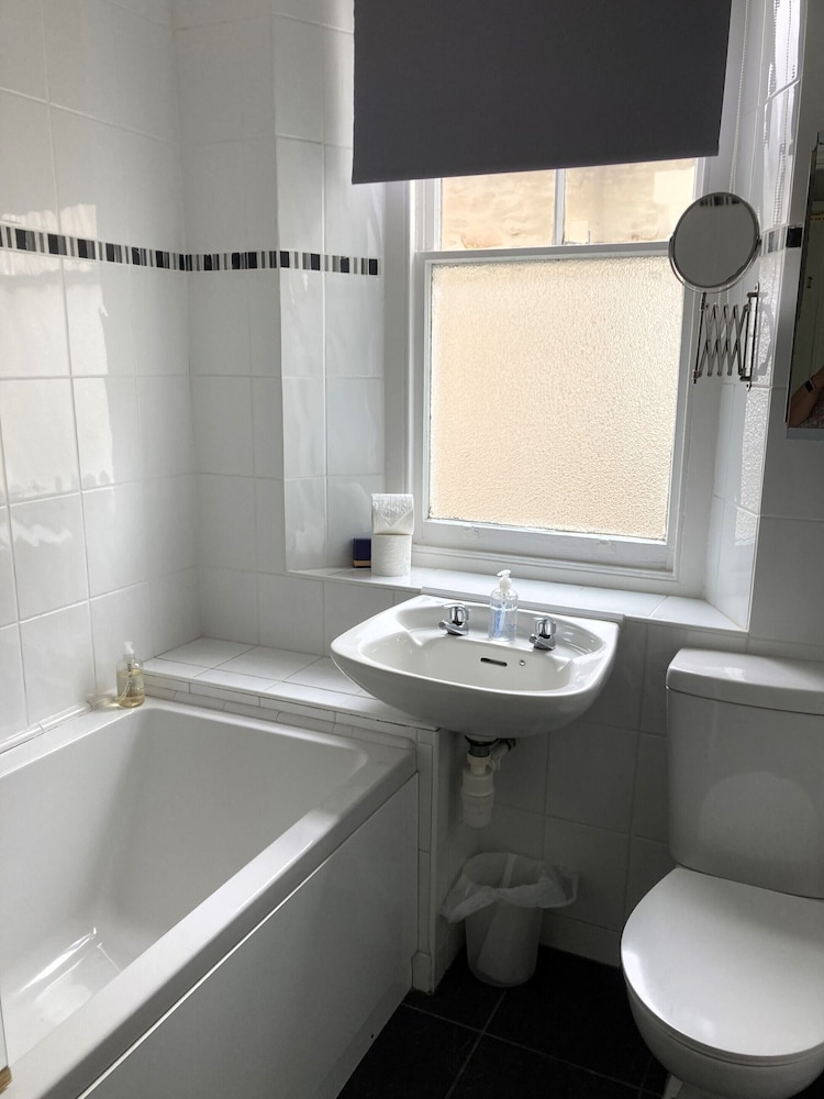 Donnington Guest House 39/40
