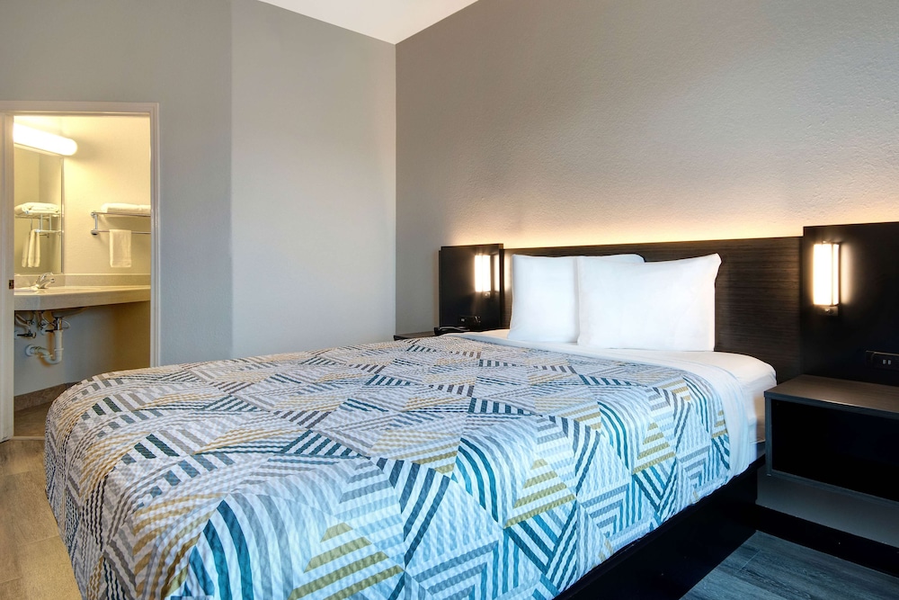 Motel6 Pharr, TX 33/55