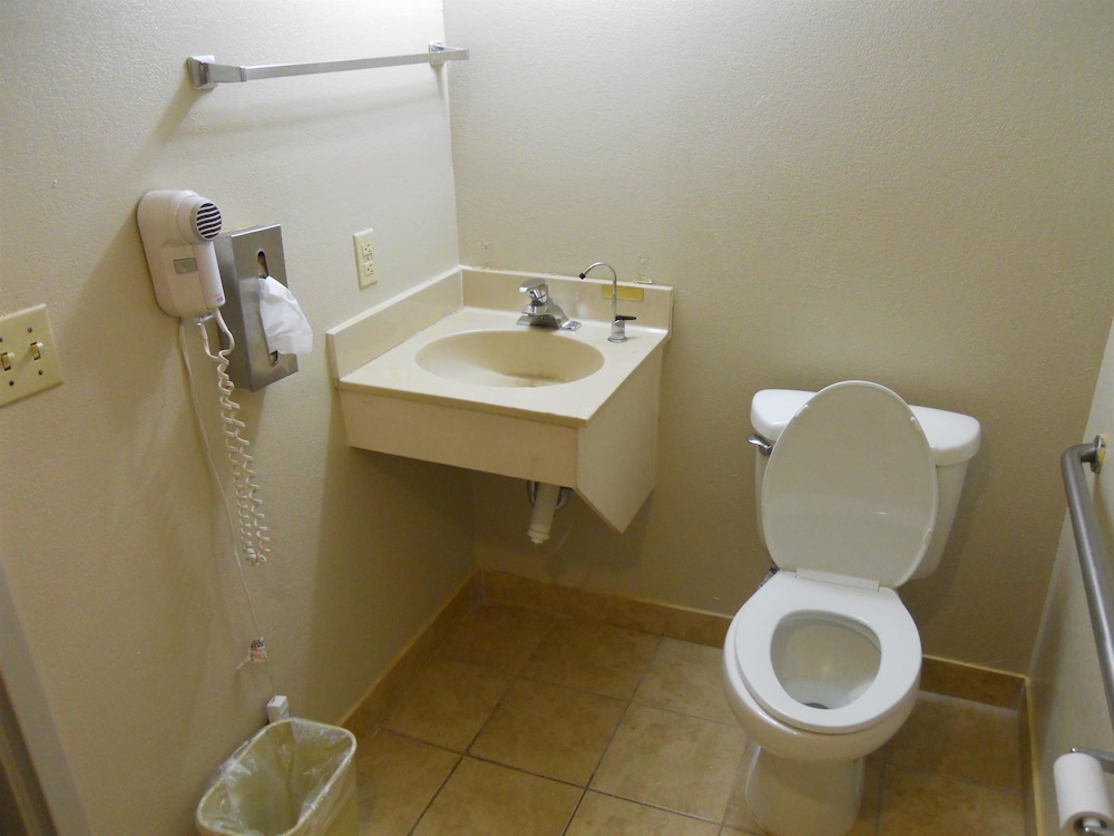 Americas Best Inns Beaufort 8/16