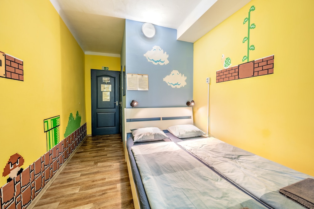 Island Hostel - Adults only 6/49