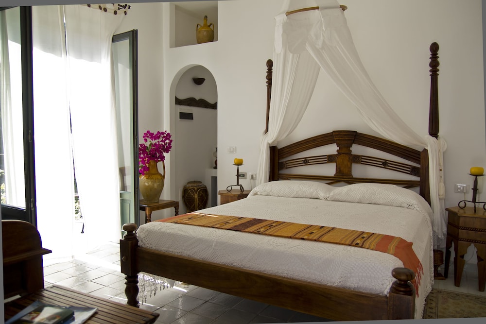 DELUXE, DOUBLE BED