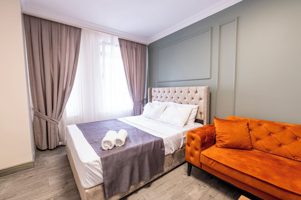 Royal Luxury Hotels & Suites 6/44