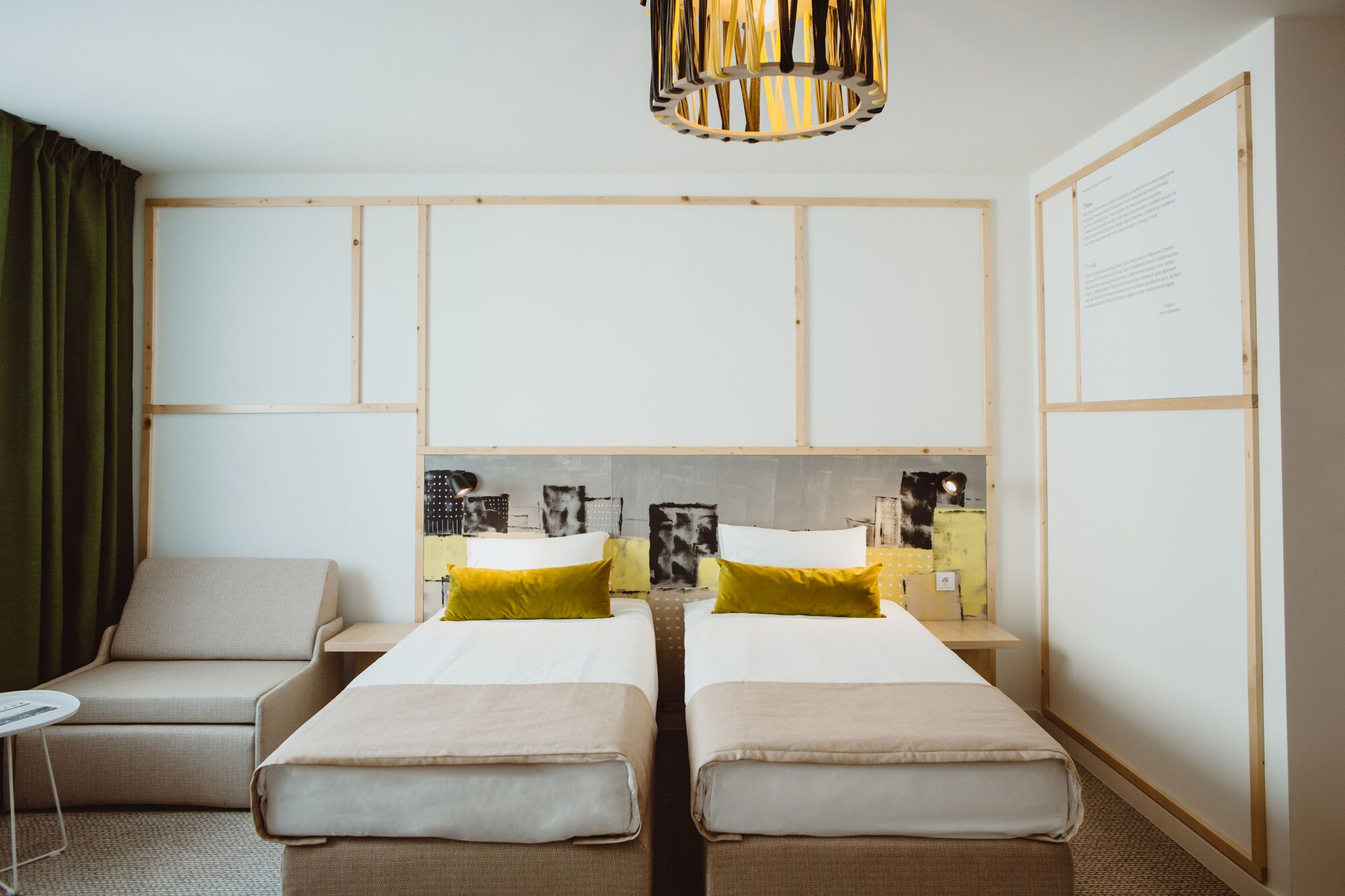 COMFORT, TWIN BEDS