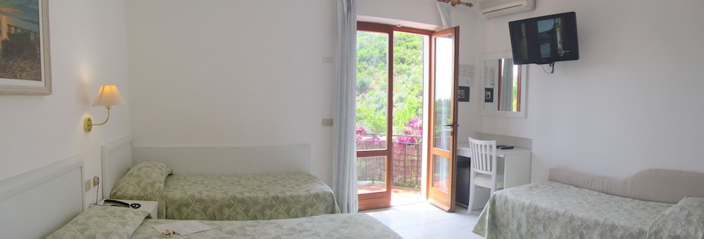 Hotel Montemerlo 31/50