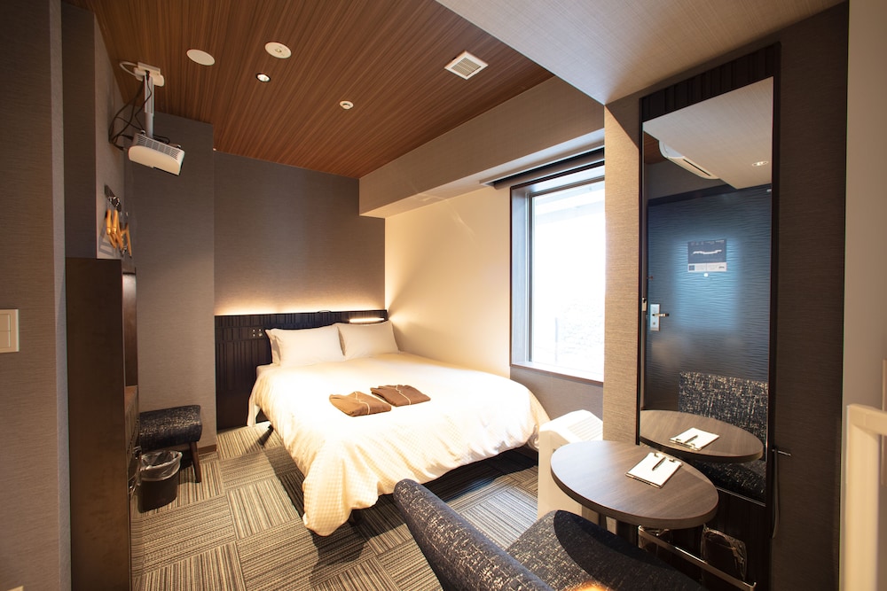 J Hotel Tokyo GEO 8/17
