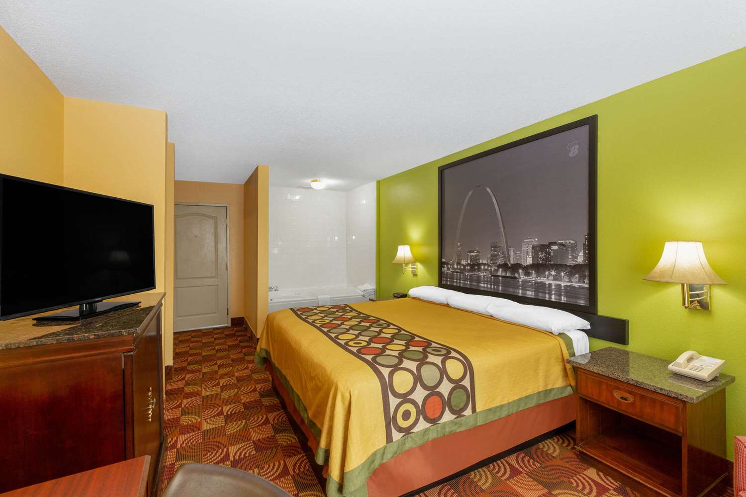 SUPER 8 BY WYNDHAM LAKE OF THE OZARKS 8/30