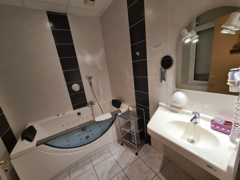 Hostellerie du Cantal 15/15