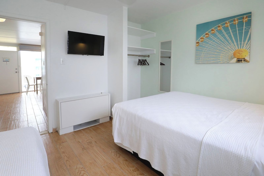 Paradise Ocean Front Resort 12/45