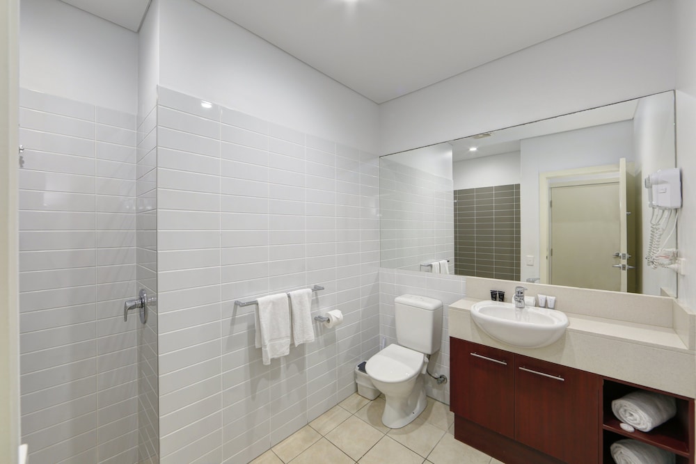 2 Bedrooms, Beach House, King and Twin Beds, with Pool