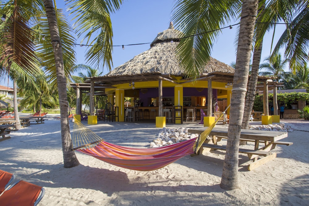 Blue Bay Lodges 30/50
